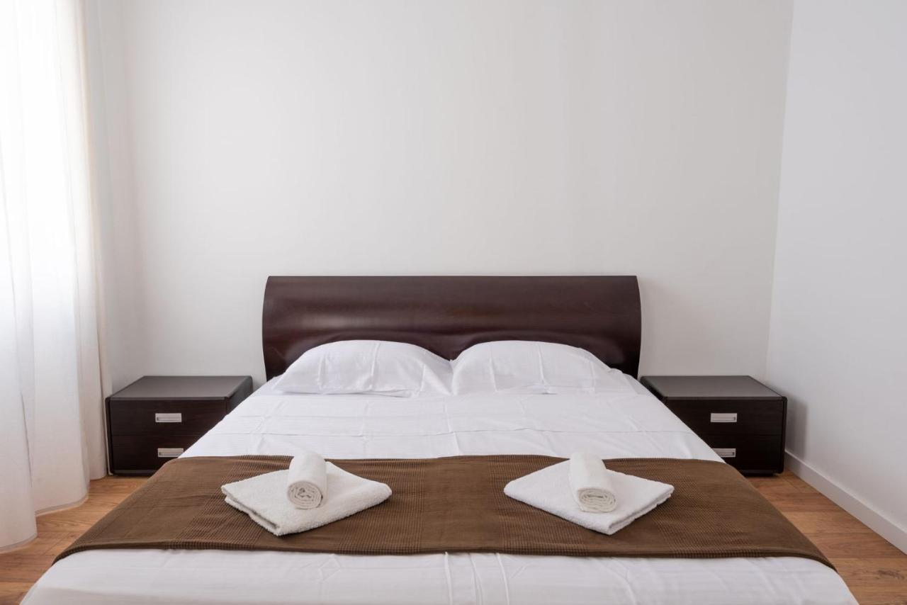 With Private Parking Free Apartment