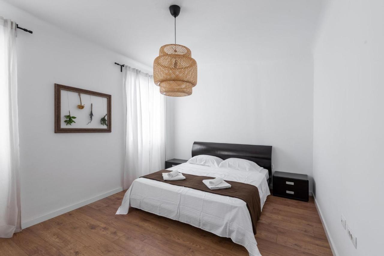 With Private Parking Free Apartment