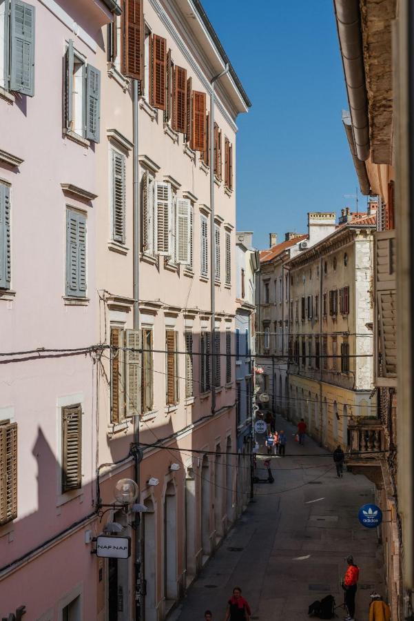 Apartment With Private Parking Free