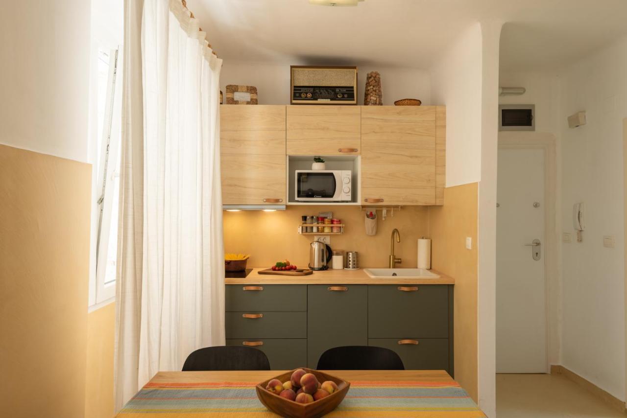 Apartment With Private Parking Free