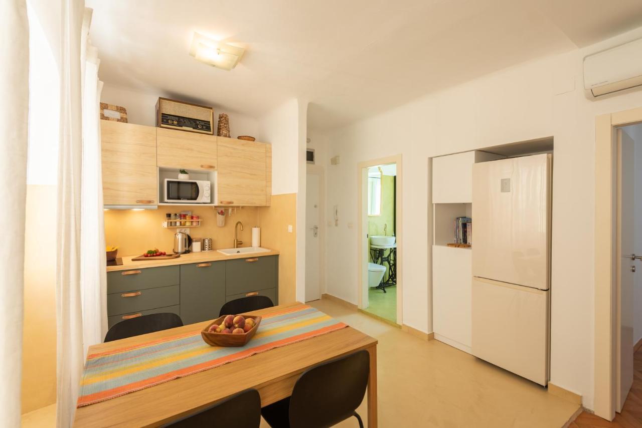 With Private Parking Free Apartment Pula