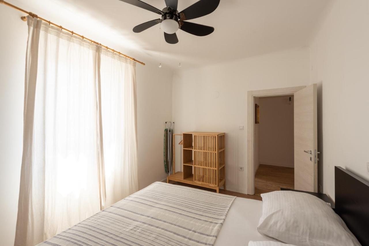 With Private Parking Free Apartment Pula