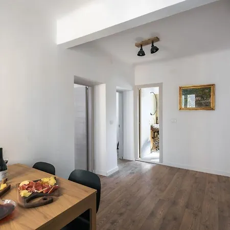 Pula City Apartment With Private Parking Exterior photo