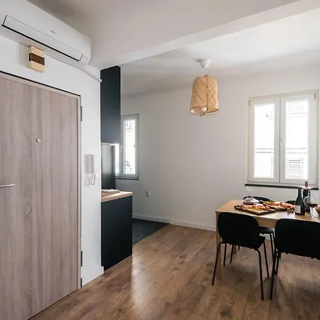 Pula City Apartment With Private Parking Exterior photo