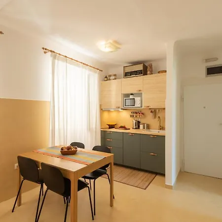 Pula City Apartment With Private Parking Exterior photo