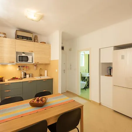 Pula City Apartment With Private Parking Exterior photo