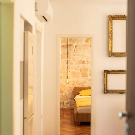 Pula City Apartment With Private Parking Exterior photo