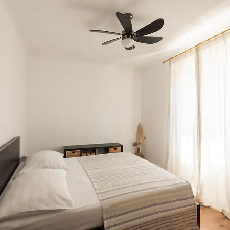 Pula City Apartment With Private Parking Exterior photo